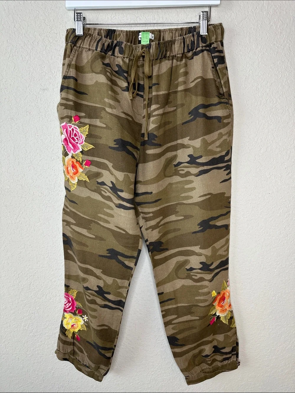Johnny Was Women's Vella Jogger Pants Camo Print Floral Embroidered Linen Sz M